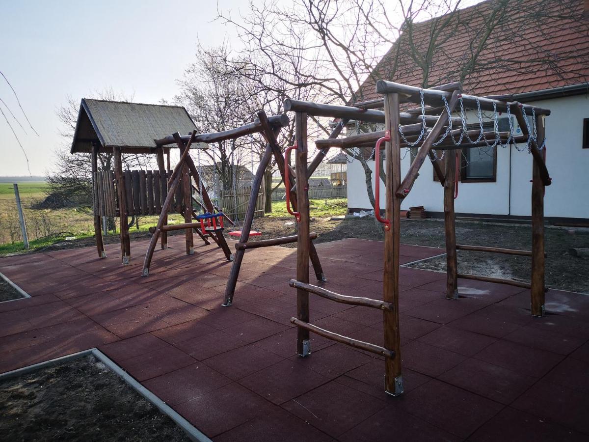 Eszter-ház vendégház Kerekegyháza Extérieur photo