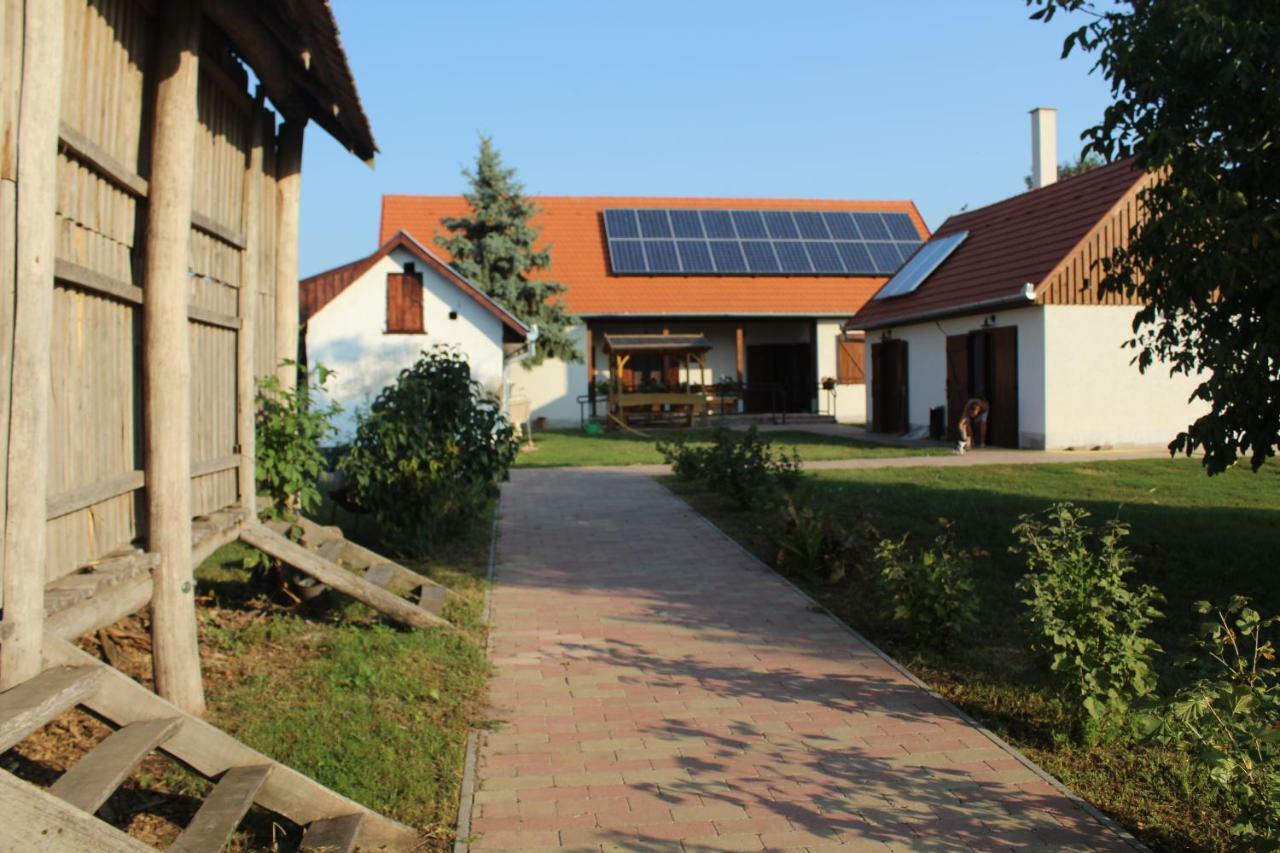 Eszter-ház vendégház Kerekegyháza Extérieur photo